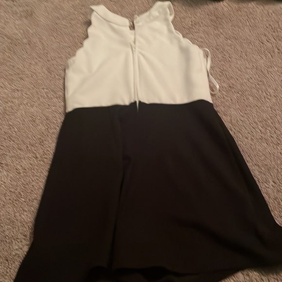 A black and white jumper for 10 sized girlies! - Picture 3 of 3